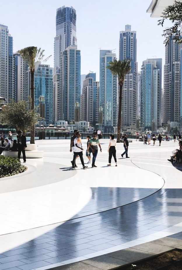  الذهاب في رحلات التسوق Chichi Onyekanne