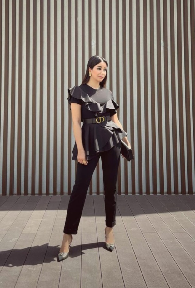 اطلالات محتشمة وراقية من اسيل عمران لعيد الاضحى 2021