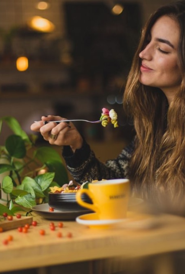 7 نصائح لتجنب الاصابة بالانتفاخ بعد تناول لحم العيد