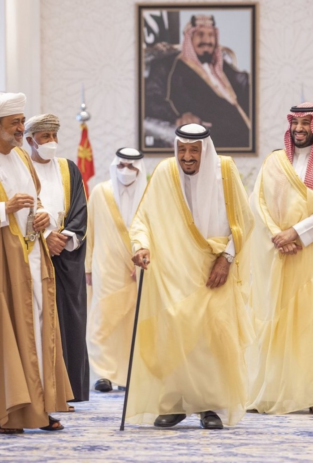 أغنية أسود العرين بمناسبة لقاء سلطان عمان بخادم الحرمين الشريفين الصورة من حساب الفنان صلاح الزدجالي على تويتر