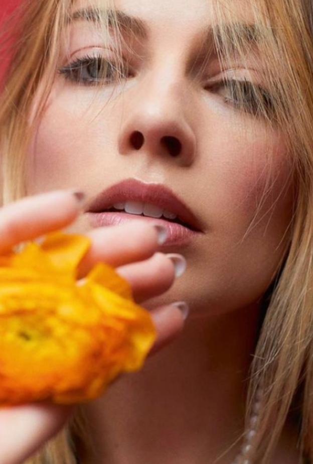  - الصورة من حساب مارجوت روبي على انستجرام