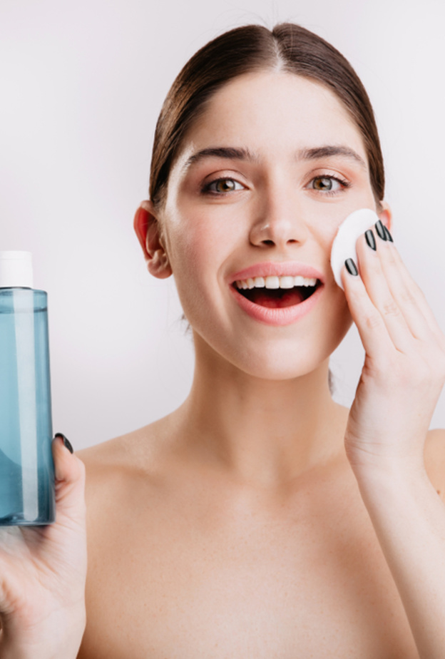 التونر رائع لتضييض مسامات البشرة