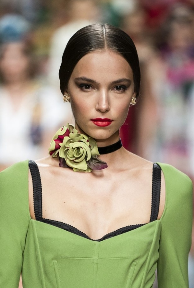 مكياج ترابي ساحر لاطلالة متميزة في عيد الاضحى 2021