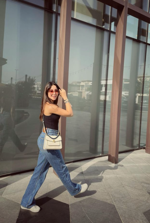 احدث اطلالات إطلالات أسيل عمران بالبنطلون الدنيم