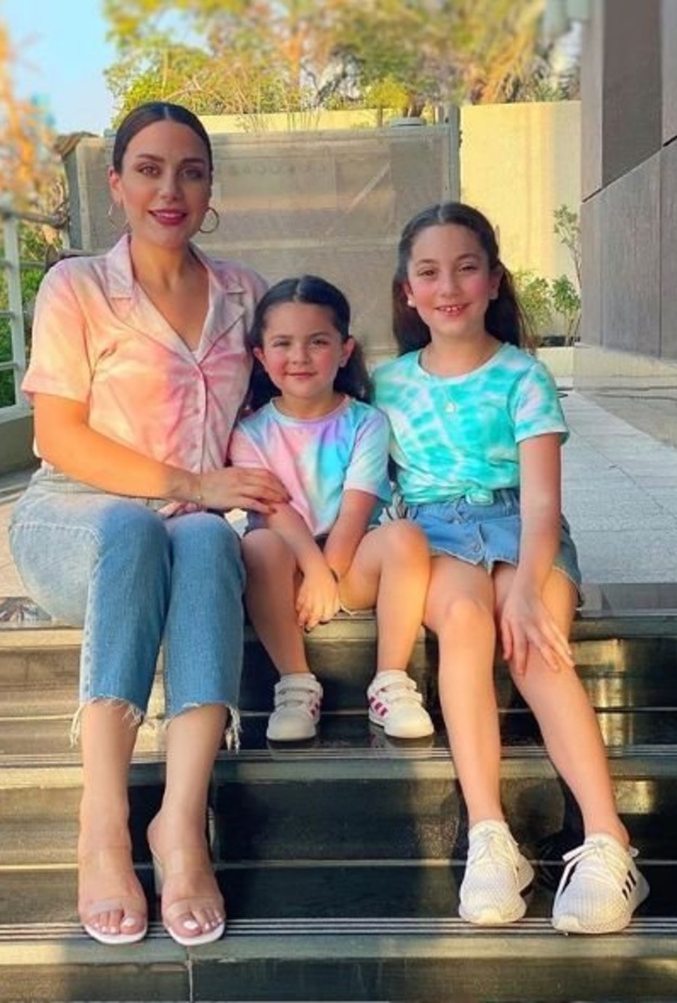 ابنة زينب فياض الصغرى تلفت الأنظار بأحدث ظهور 