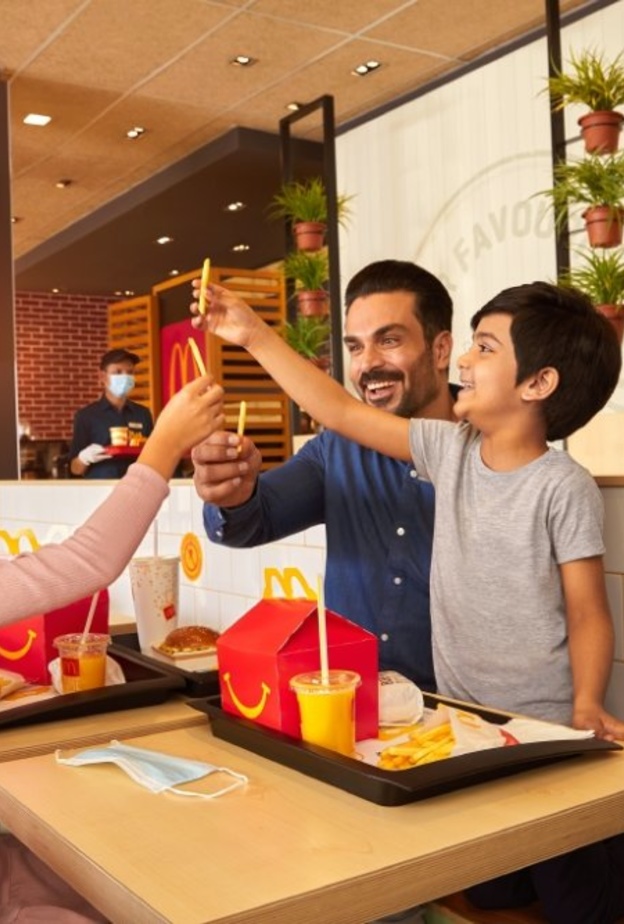 أفضل وجهة طعام محببة للأطفال مع حمامات نظيفة آمنة