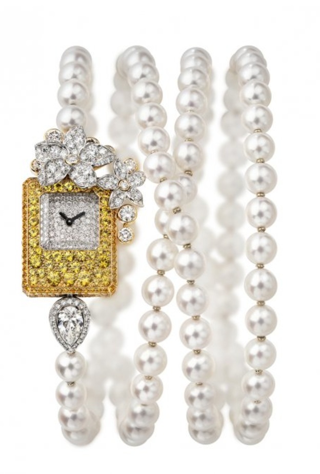  ساعة من شانيل CHANEL