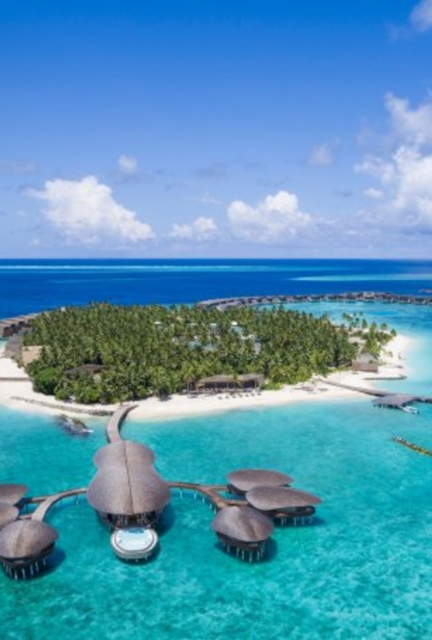منتجع سانت ريجيس فومولي جزر المالديف