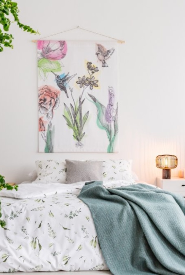  إلقاء المفارش بشكل عشوائي على سرائر غرف النوم