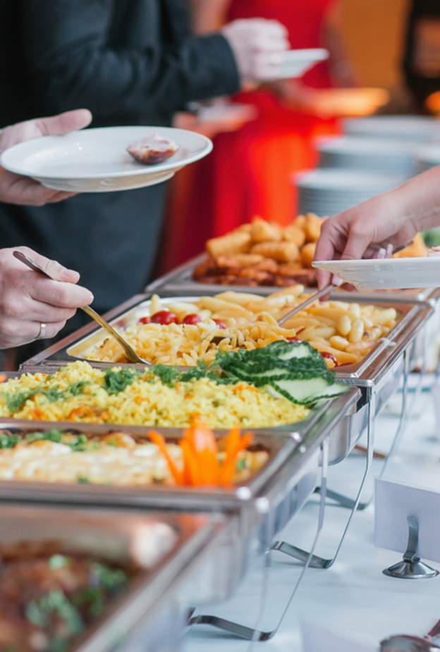 shutterstock_قائمة طعام في حفل الزفاف نثير الإزعاج، والسبب !