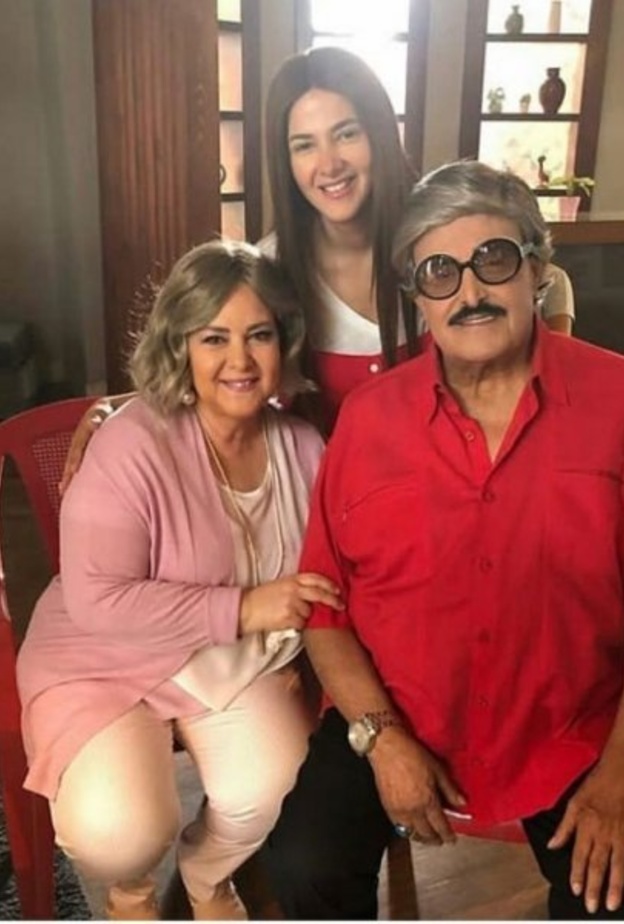 دنيا سمير غانم مع والديها