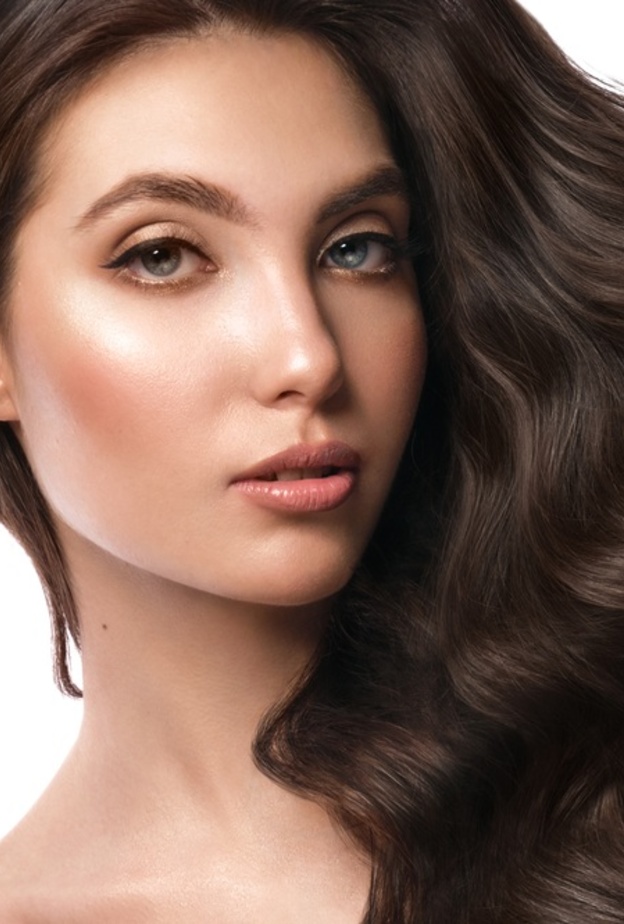 كيفية العناية بالشعر الطويل وطرق تجنب تقصفه