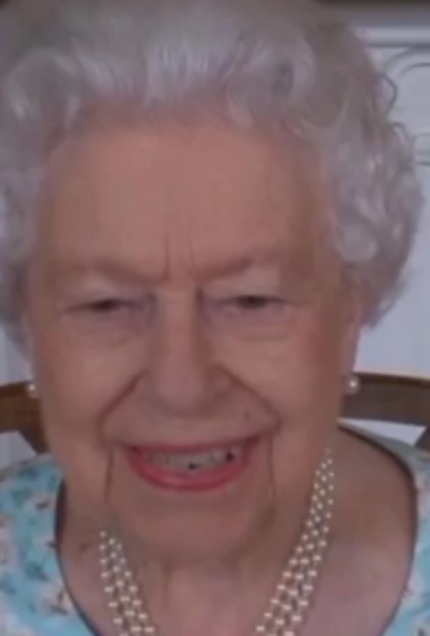 ملكة بريطانيا توجه رسالة للقادة الشباب في أحدث مهماتها الرسمية