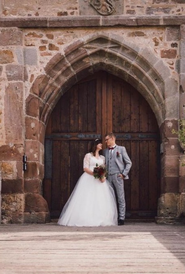 افكار حفل زفاف بثيم الخشب المعتق لعروس صيف 2021