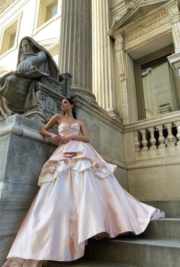  فساتين زفاف ملونة @moniquelhuillier