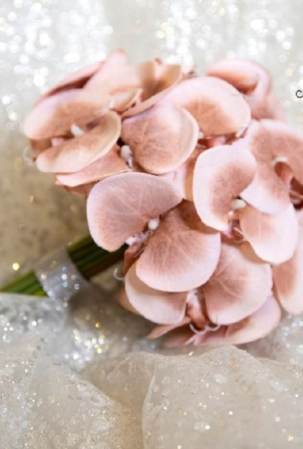 من لقطات العروس بكاميرا المصورة السعودية نجوى حكيم