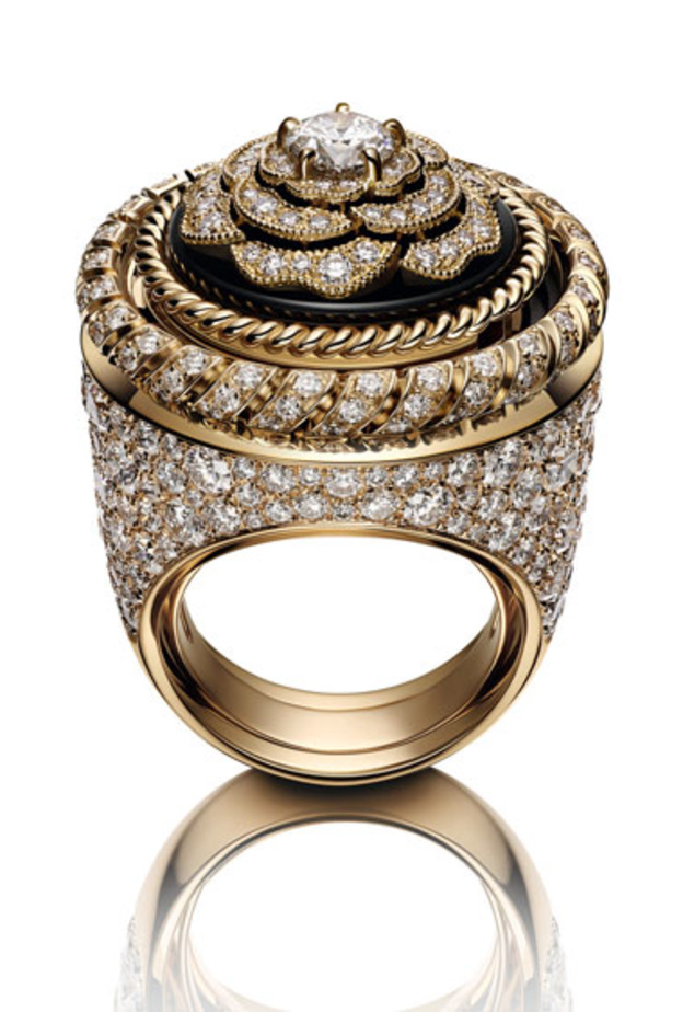  ساعة من شانيل CHANEL