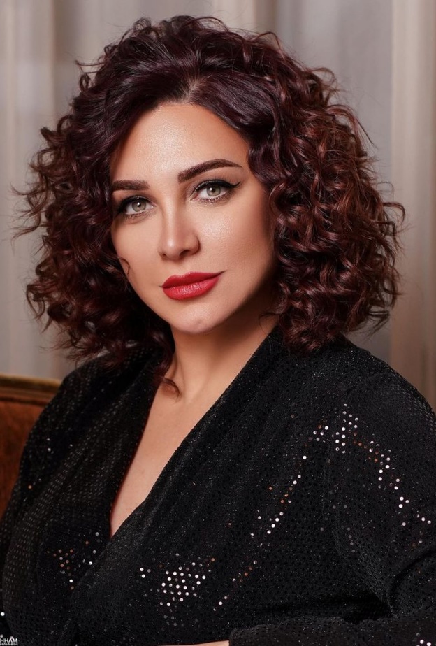 أبرز تسريحات شعر ومكياج النجمات هذا الأسبوع من الأجمل