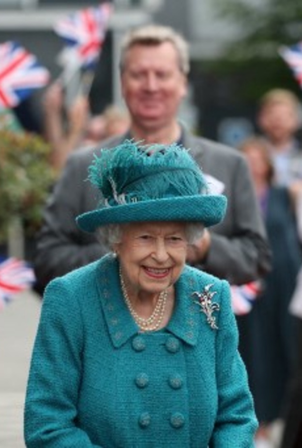 من هم أصدقاء الملكة إليزابيث الثانية المقربين؟