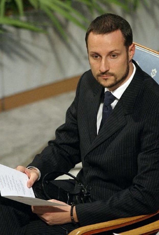 بمناسبة عيد ميلاده الـ 48.. من هو الأمير هاكون ملك النرويج المستقبلي؟