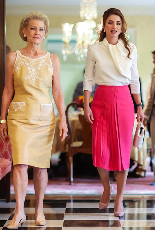 اطلالات الملكة رانيا بالتنورة الزهرية بتوقيع Maison Valentino