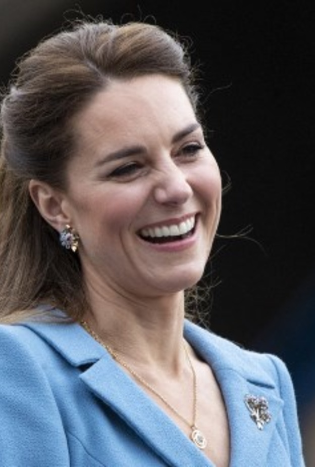 8 حيل لسيدات العائلات الملكية لإطلالة خالية من العيوب 