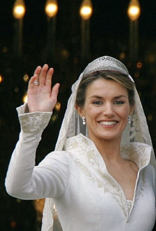 الملكة ليتيزيا ترتدي تاج The Prussian Tiara في حفل عُرسها