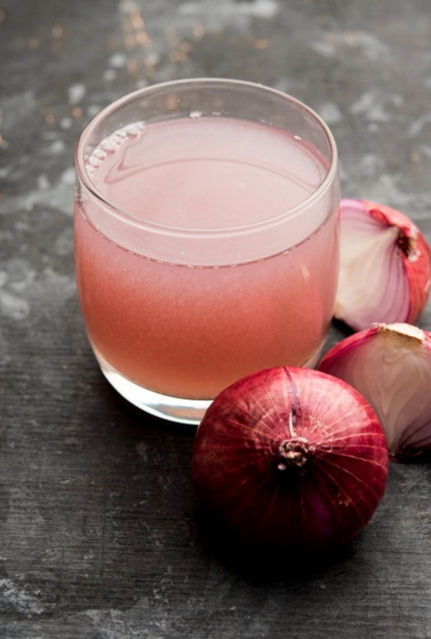 فوائد صحية لتناول عصير البصل