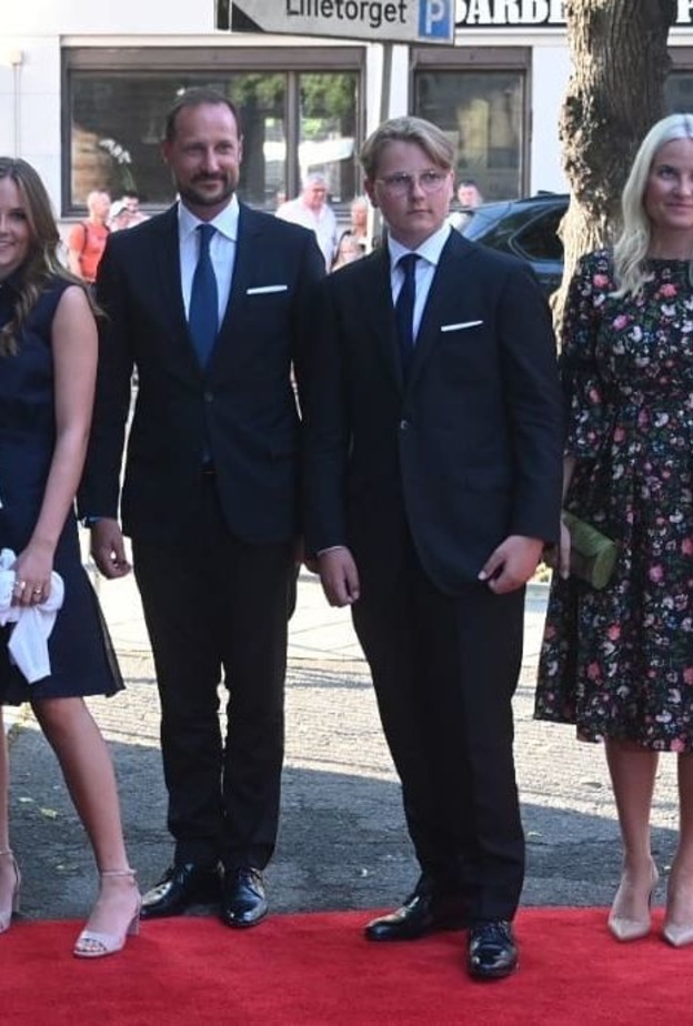 العائلة المالكة النرويجية تشارك في فعالية تذكارية لتأبين ضحايا الإرهاب