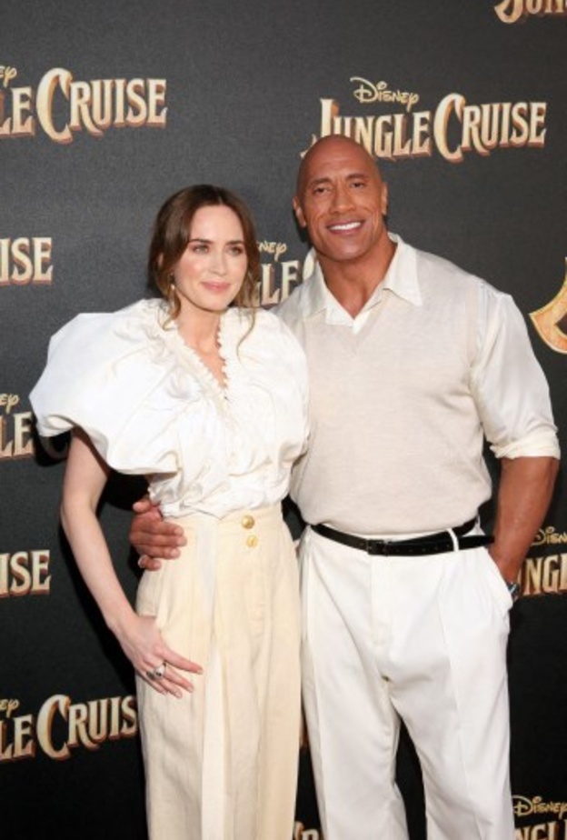 إميلي بلانت ودواين جونسون في العرض العالمي الأول لفيلم Jungle Cruise في كاليفورنيا