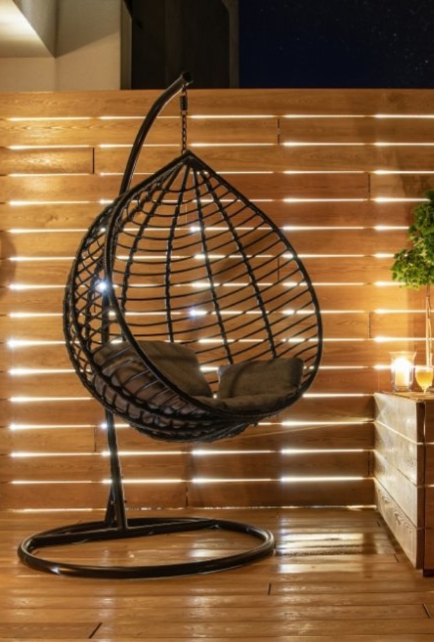  الفوانيس التقليدية لإنارة الجلسات الخارجية في المساء