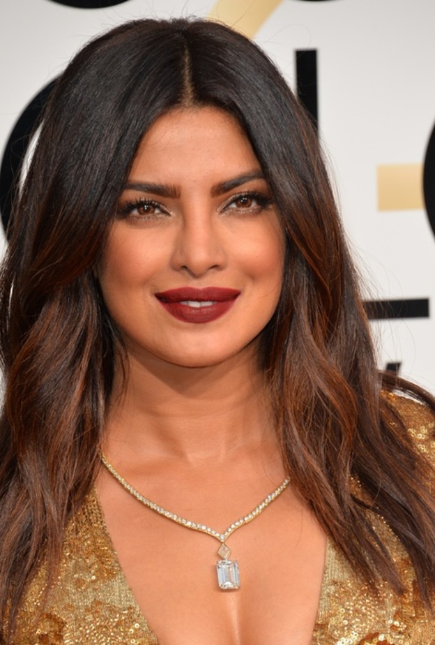 تسريحات شعر ناعمة من وحي النجمات العالميات