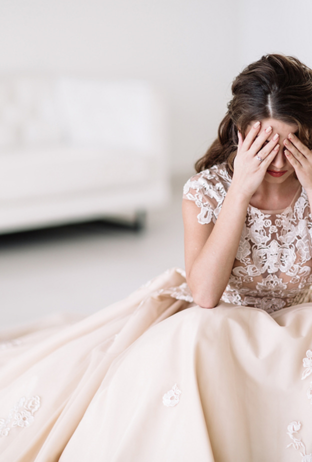 عروس تتعرض للسرقة في حفل زفافها