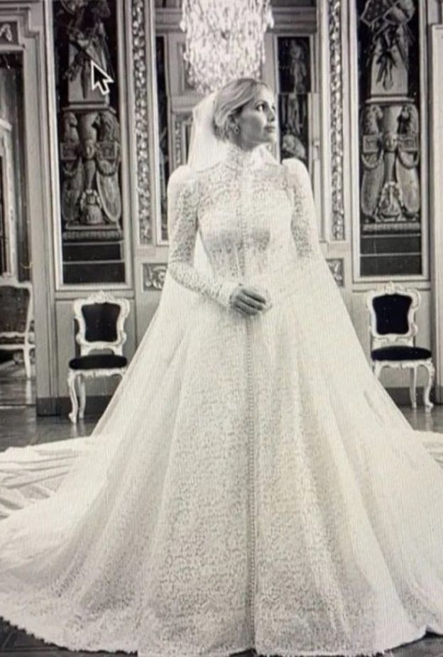 بـ 5 فساتين جذابة.. تعرفي على إطلالات الليدي كيتي سبنسر في ليلة العمر