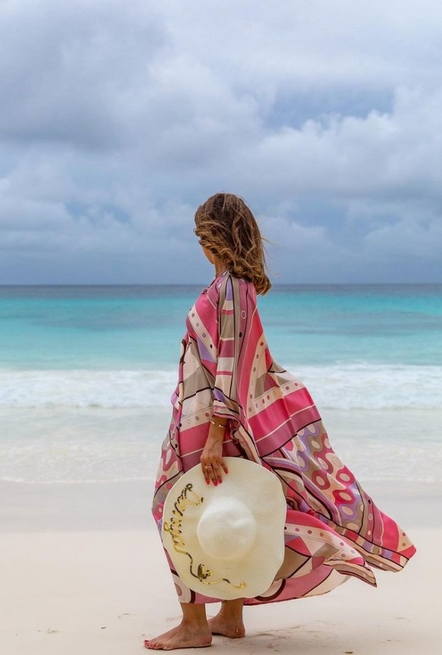 تطل دانية السعيدان بفستان مطبوع من علامة ايميليو بوتشي المصدر دانية السعيدان