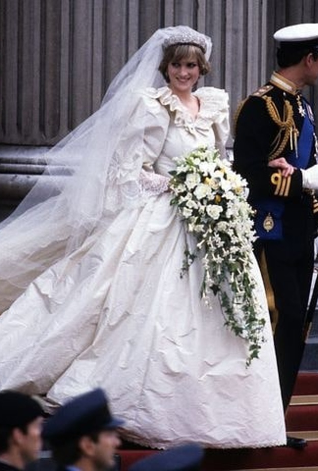  لهذا السبب اختارت الأميرة ديانا باقتي زهور في زفافها