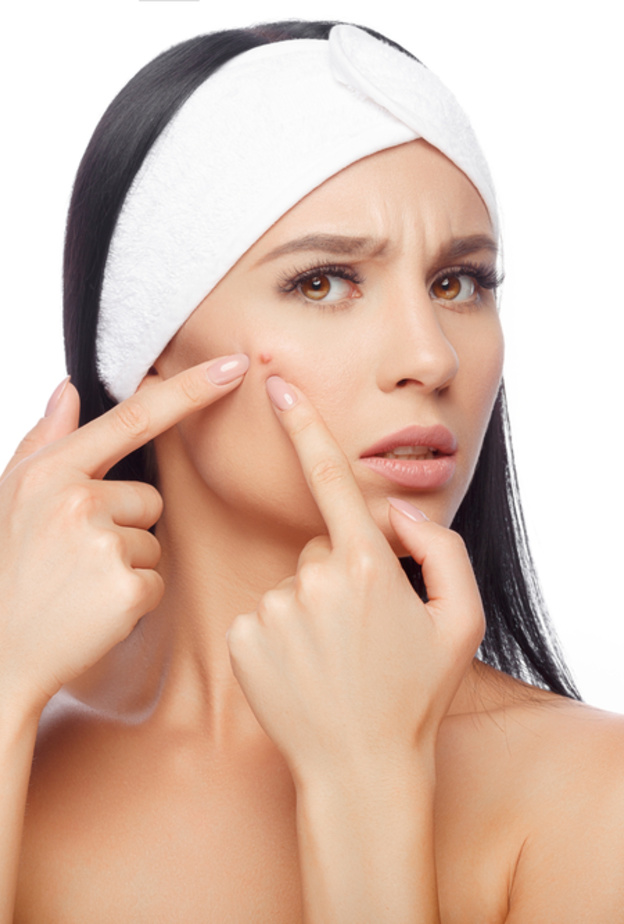  وصفة ماء الورد وعصير الليمون يساعد في إزالة حب الشباب في سن المراهقة.