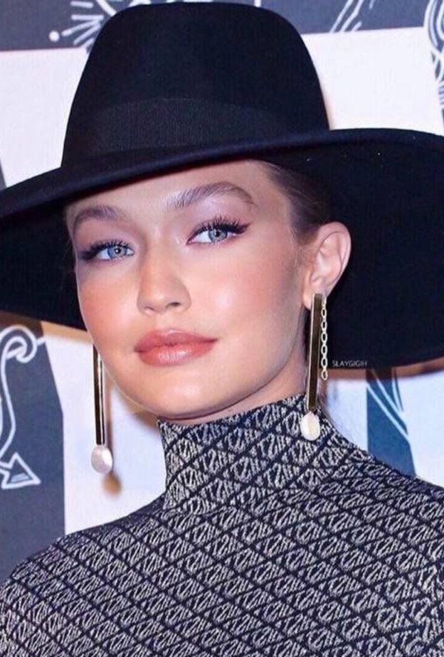 أكسسوارات شعر شبابية مع القبعات الدائرية مستوحاة من جيجي حديد