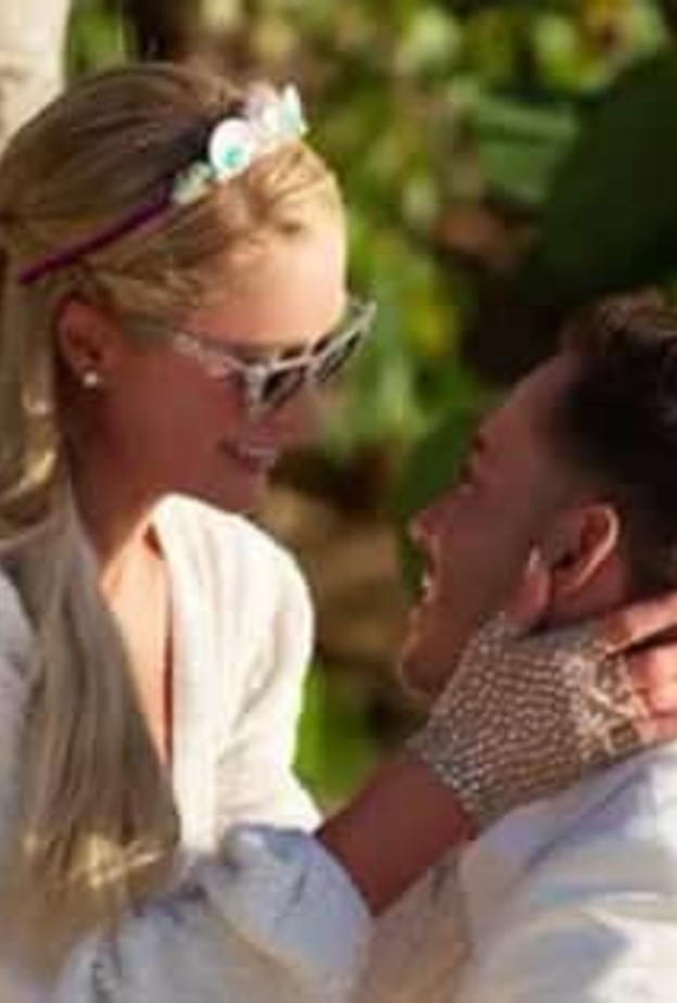 سباريس هيلتون وخطيبها كارتر- الصورة من حساب باريس هيلتون على إنستجرام