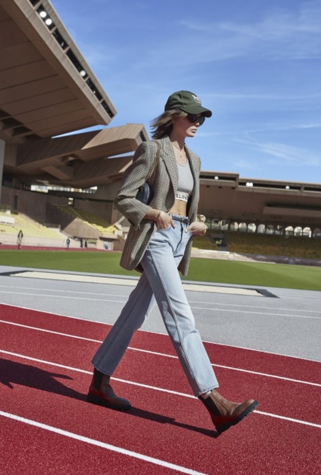 الألوان المماثلة من الدينم لإطلالة ممشوقة بتصميمات Ami Alexandre  Mattiussi