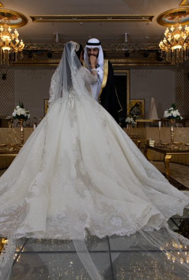 صورة لعروسين بكاميرا المصورة فاطمه السعيدي