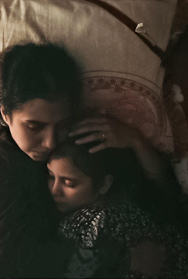 فيلم بين بحرين