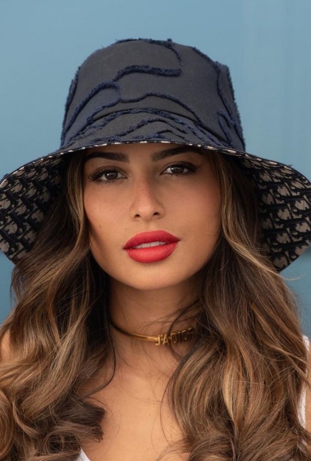  طلة لما العقيل بقبعة ديور قماشية المصدر انستقرام لما العقيل