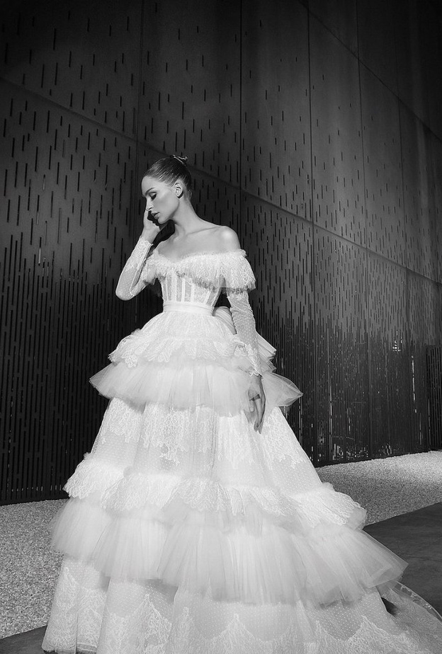 فساتين زفاف اوف شولدر طويلة@zuhairmurad