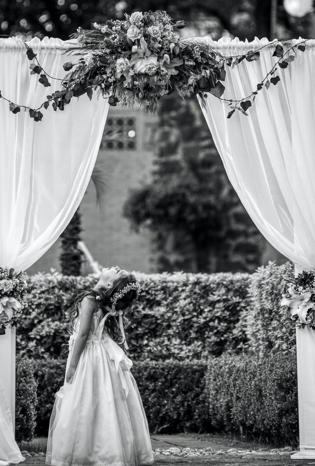 انتقاد عريس بسبب منع طفلته الصغيرة من حضور حفل الزفاف Sergio Mena Ferreira