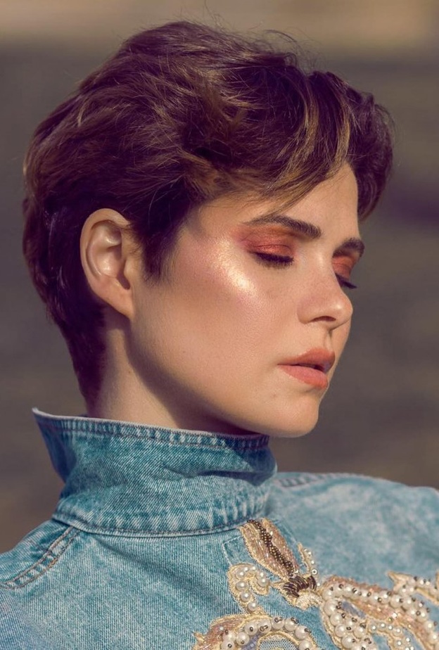 تسريحة الشعر البيكسي ليسرا اللوزي