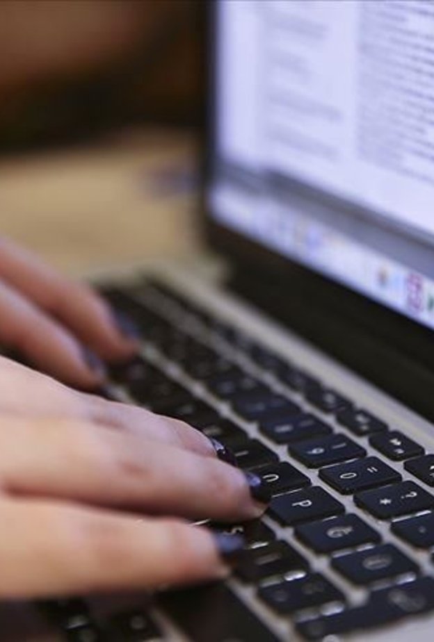 توجيه الموظف غير المحصن في القطاع العام للعمل عن بعد وفقا لهذه النسب