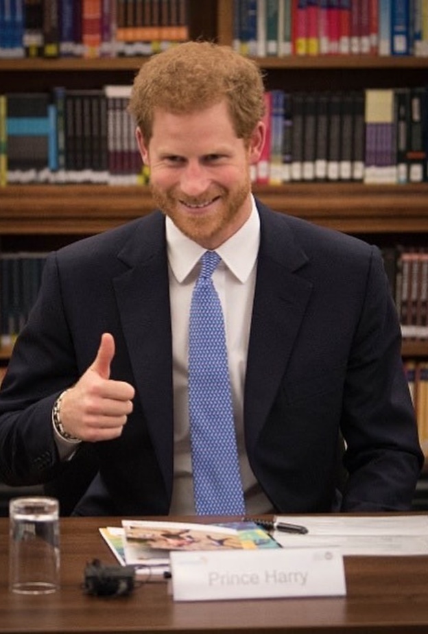 الأمير هاري فاجأ العائلة المالكة بالإعلان عن كتابه