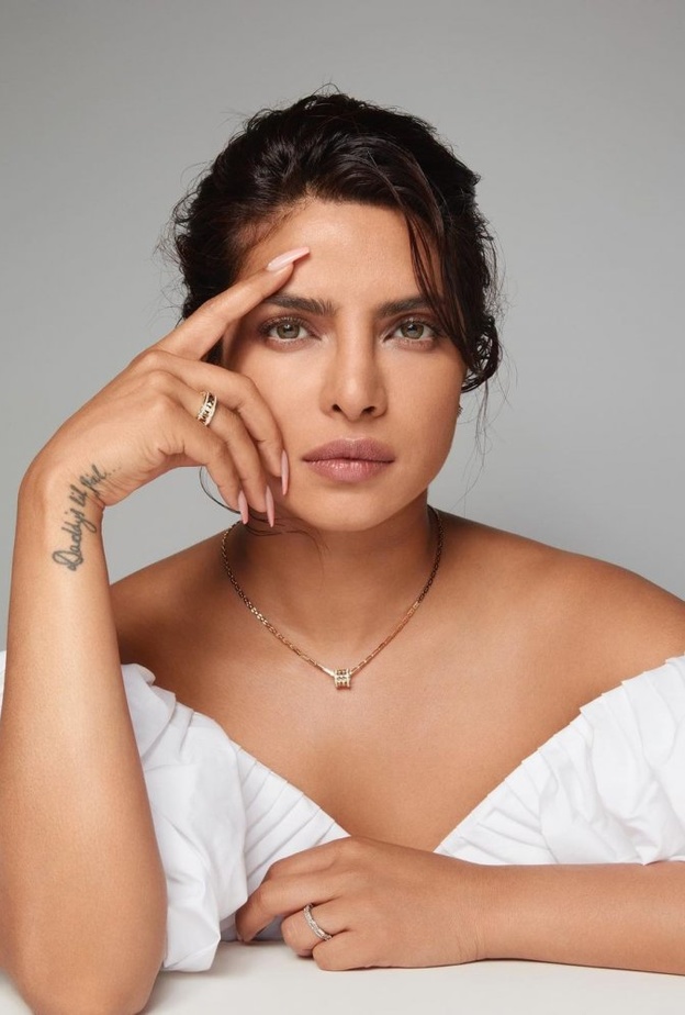 بريانكا تشوبرا تنشر صورة جديدة من موقع تصوير أحدث أفلامها