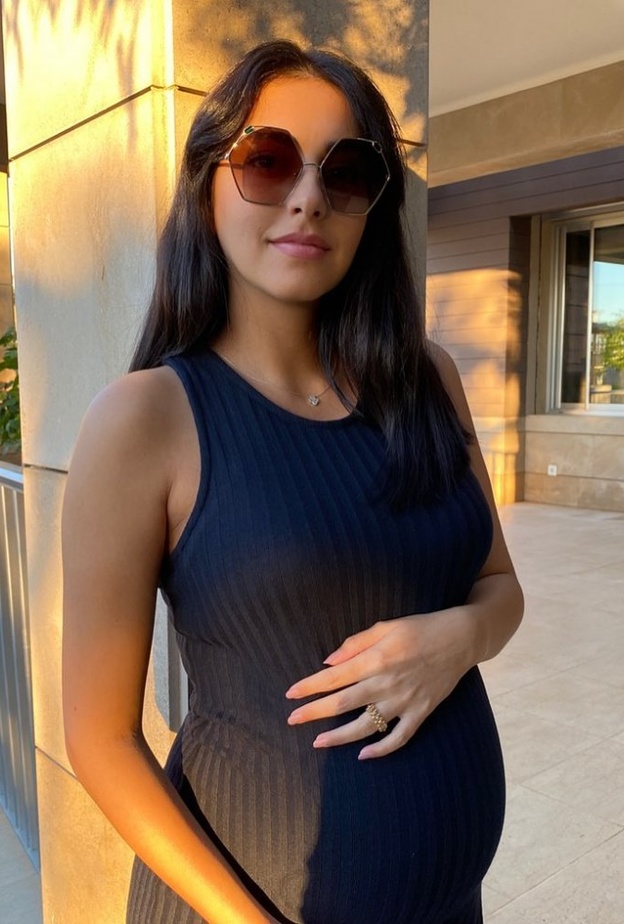 ازياء حوامل راقية ويومية من فاليري أبو شقرا أثناء الحمل